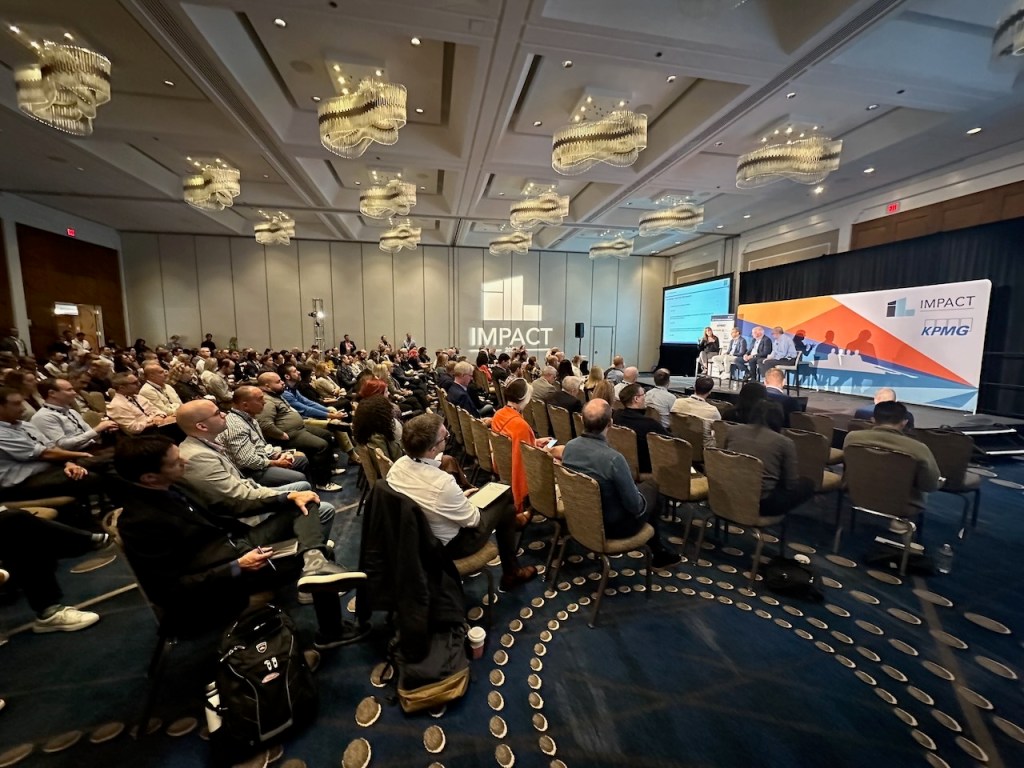 InnoLead Co-Founder Scott Cohen moderates a mainstage session with C-level leaders and board members from CarMax, Sonesta Interational Hotels, and the Boston Celtics.